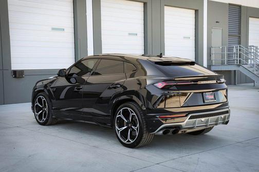 2019 Lamborghini Urus Base