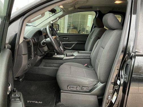 2015 Nissan Titan SV