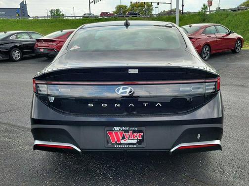 2025 Hyundai SONATA SE