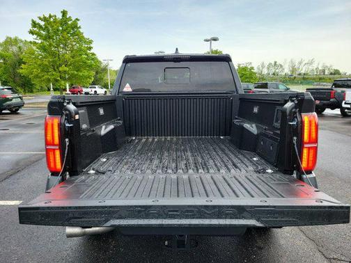 01l7 2026 Toyota Tacoma Hybrid TRD Sport