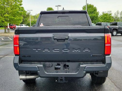 01l7 2026 Toyota Tacoma Hybrid TRD Sport