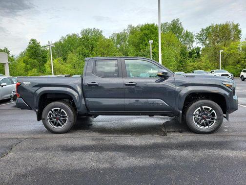 01l7 2026 Toyota Tacoma Hybrid TRD Sport