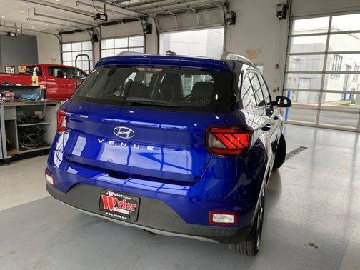 2025 Hyundai VENUE SEL