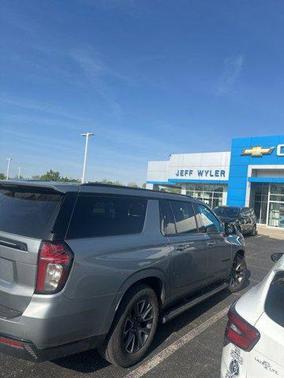 Sterling Gray Metallic 2023 Chevrolet Suburban 4WD Z71