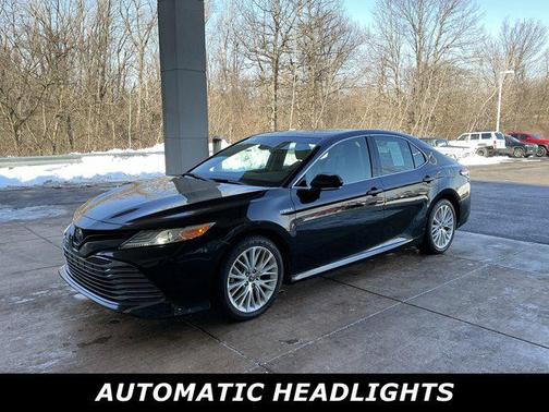 2020 Toyota Camry Hybrid XLE