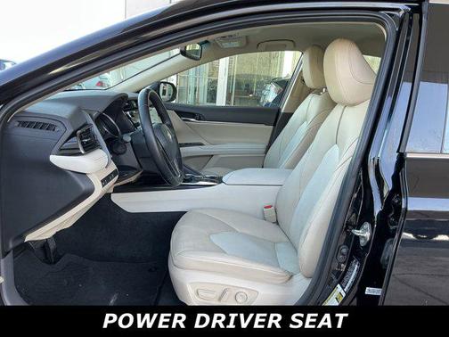 2020 Toyota Camry Hybrid XLE