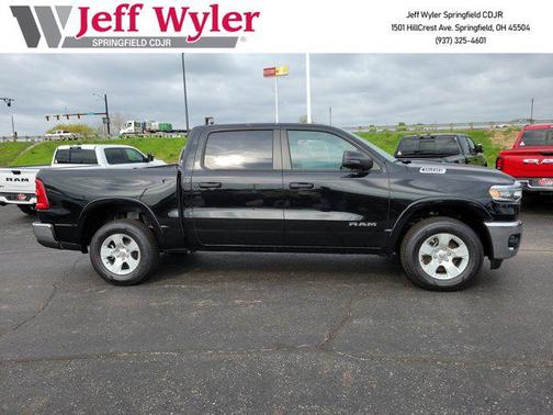 Diamond Black Crystal Pearlcoat 2026 RAM 1500 Big Horn/Lone Star