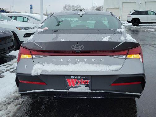 2026 Hyundai ELANTRA SE