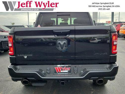 Diamond Black Crystal Pearlcoat 2026 RAM 1500 Laramie