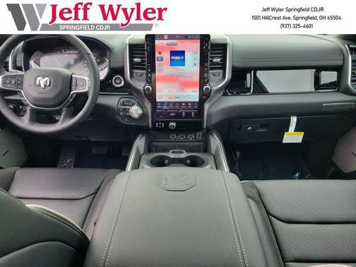 Diamond Black Crystal Pearlcoat 2026 RAM 1500 Laramie