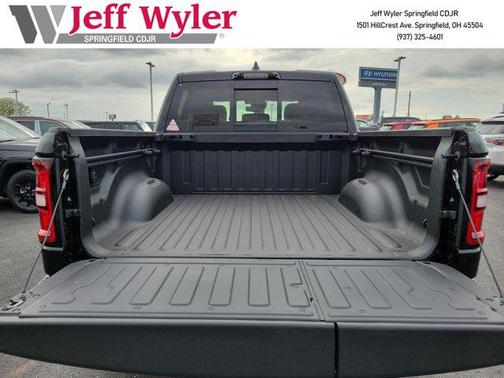 Diamond Black Crystal Pearlcoat 2026 RAM 1500 Laramie