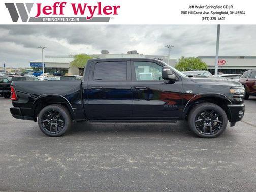Diamond Black Crystal Pearlcoat 2026 RAM 1500 Laramie