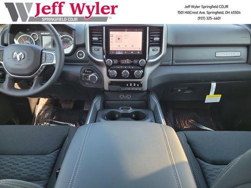 Diamond Black Crystal Pearlcoat 2026 RAM 1500 Big Horn/Lone Star