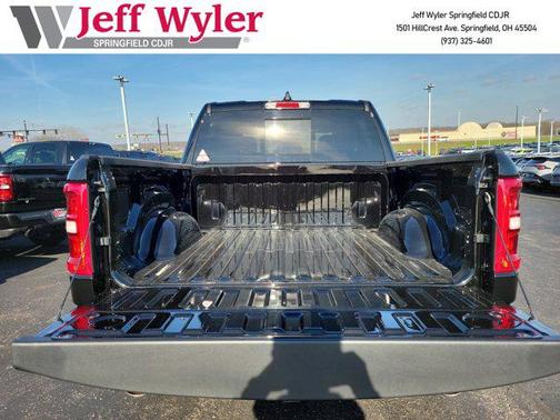 Diamond Black Crystal Pearlcoat 2026 RAM 1500 Big Horn/Lone Star