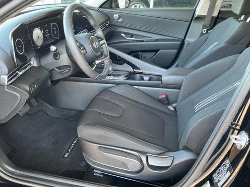 2025 Hyundai ELANTRA SEL