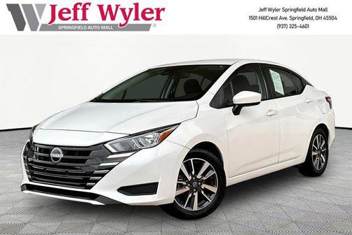 Aspen White Tricoat 2023 Nissan Versa 1.6 SV