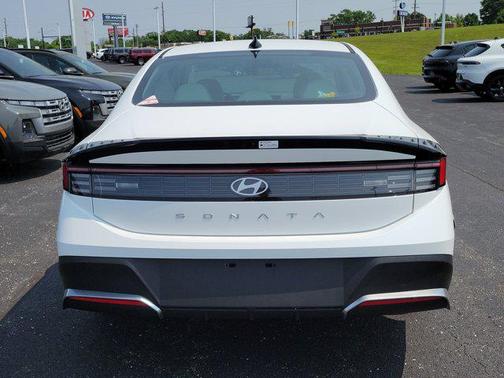 2025 Hyundai SONATA SE