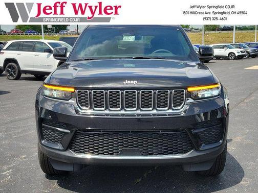 2025 Jeep Grand Cherokee Laredo