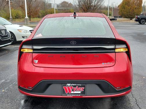 2026 Toyota Prius Plug-In Hybrid SE