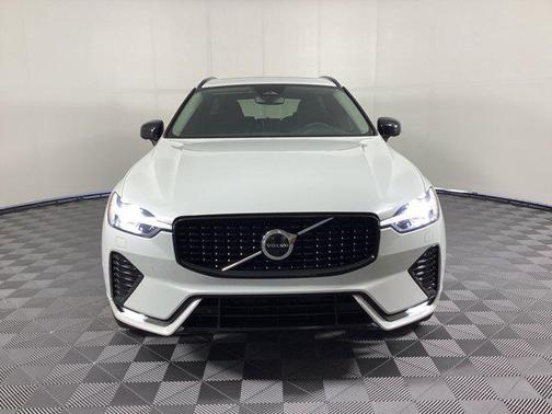 2023 Volvo XC60 Plus Dark Theme