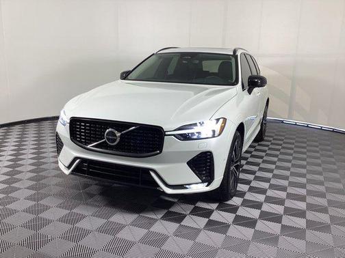 2023 Volvo XC60 Plus Dark Theme