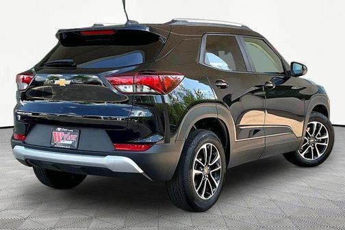 Mosaic Black Metallic 2025 Chevrolet Trailblazer LT
