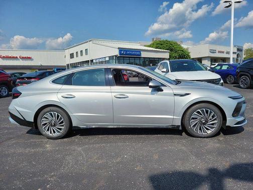 2025 Hyundai SONATA Hybrid SE