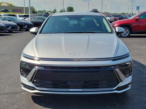 2025 Hyundai SONATA Hybrid SE