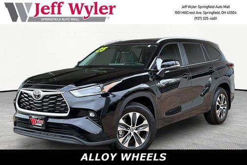 Midnight Black Metallic 2025 Toyota Highlander XLE