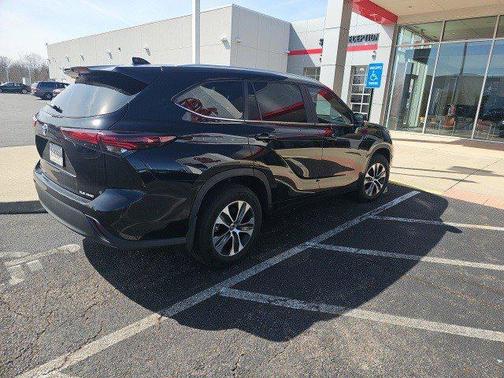 2025 Toyota Highlander XLE