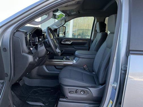 2025 Chevrolet Silverado 3500 LT