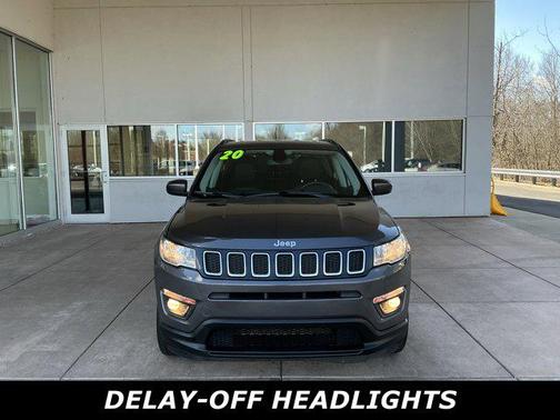 Granite Crystal Metallic Clearcoat 2020 Jeep Compass Latitude