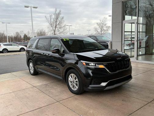 2023 Kia Carnival LX