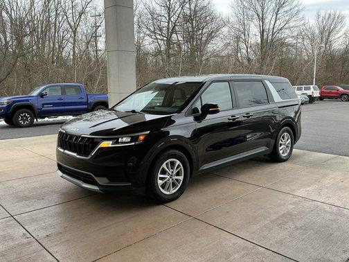 2023 Kia Carnival LX