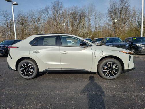 Wind Chill Pearl 2026 Toyota bZ XLE Plus