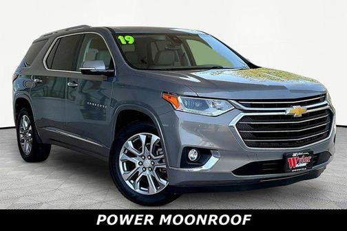 Pepperdust Metallic 2019 Chevrolet Traverse Premier