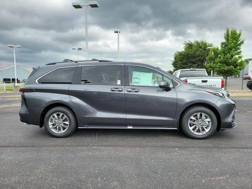 2025 Toyota Sienna XLE