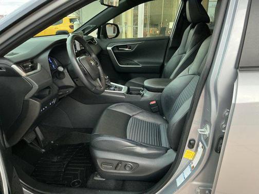 2020 Toyota RAV4 Hybrid SE