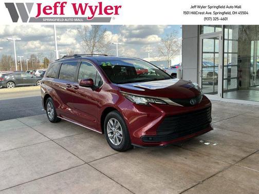 2022 Toyota Sienna LE