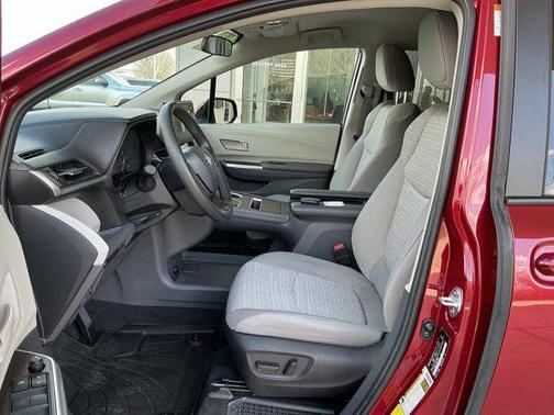 2022 Toyota Sienna LE