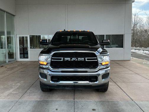 2022 RAM 3500 Tradesman Crew Cab 4x4 8' Box