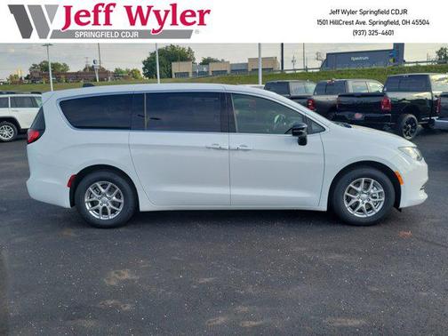 2025 Chrysler Voyager LX