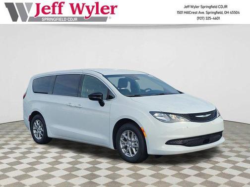 2025 Chrysler Voyager LX