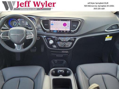 2025 Chrysler Voyager LX