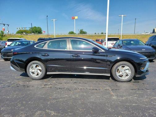 2025 Hyundai SONATA SE