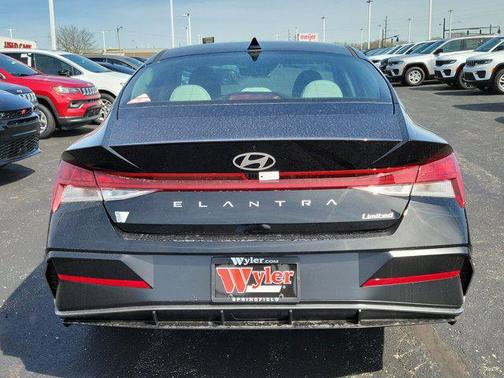 2025 Hyundai ELANTRA Limited
