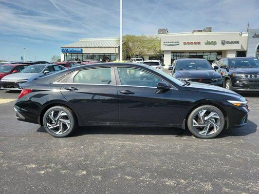 2025 Hyundai ELANTRA Limited
