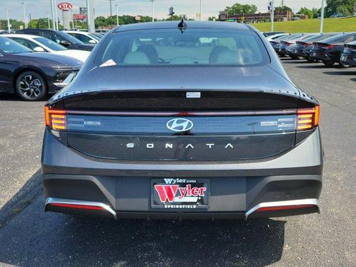 2025 Hyundai SONATA SE