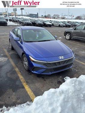 2024 Hyundai ELANTRA SE