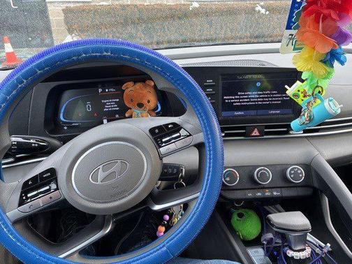 2024 Hyundai ELANTRA SE